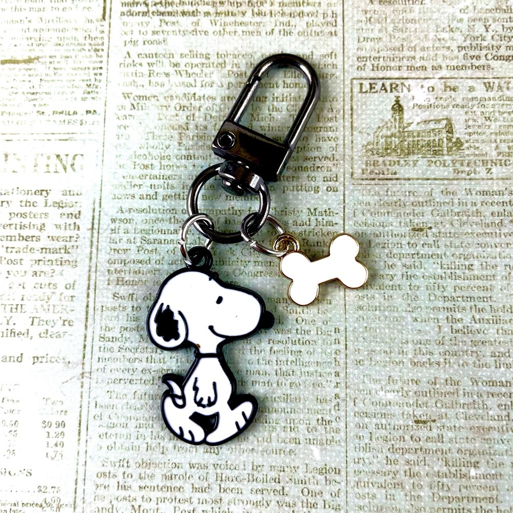 Snoopy 2 Inch Keychain - Picture 4 of 10